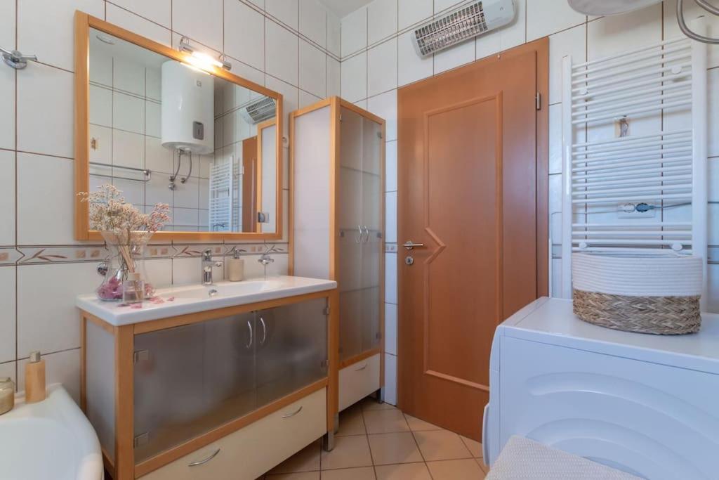 Sea View- Spacious Apartment With Shared Pool Split Dış mekan fotoğraf