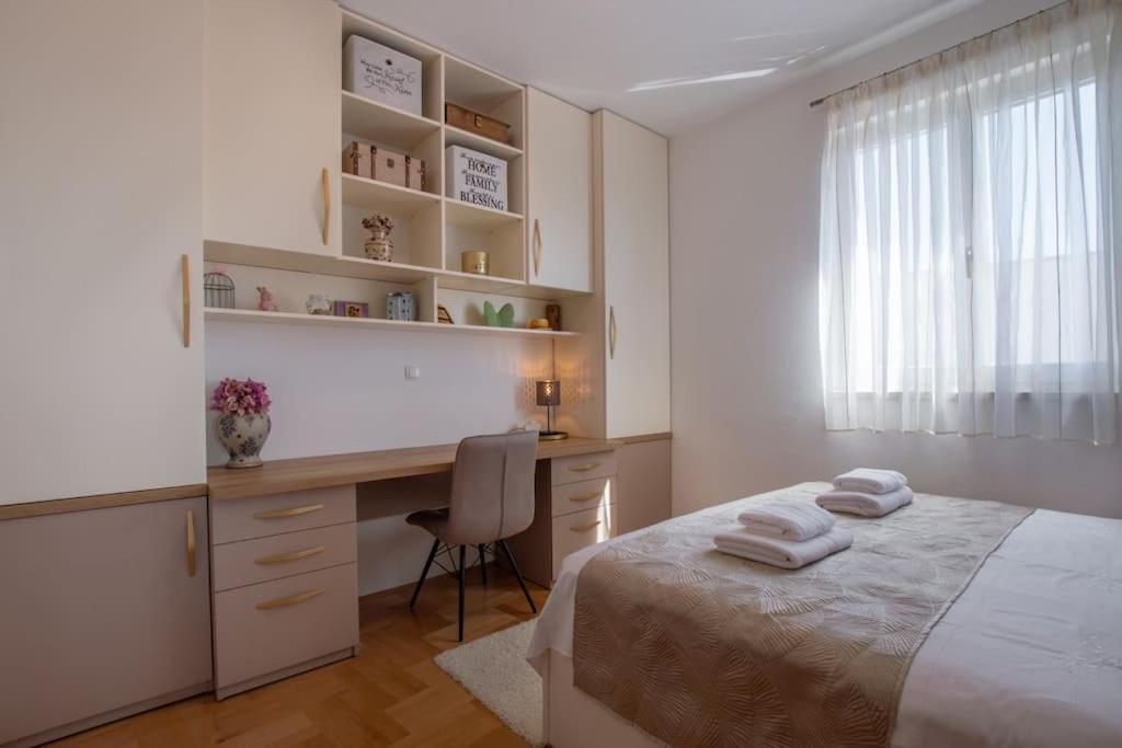 Sea View- Spacious Apartment With Shared Pool Split Dış mekan fotoğraf