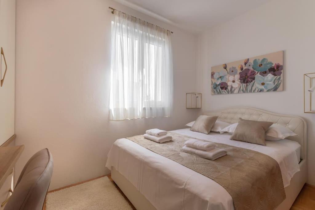 Sea View- Spacious Apartment With Shared Pool Split Dış mekan fotoğraf
